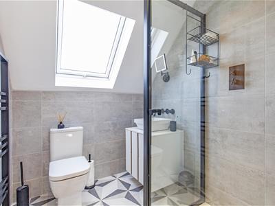 Exquisite En- Suite